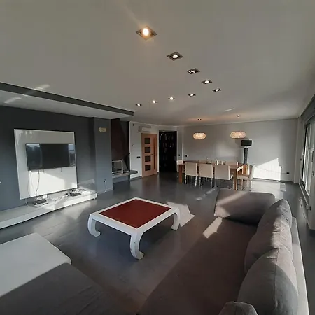 Con Piscina Privada, 2 Jacuzzis Y Barbacoa